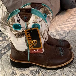 ARIAT White & Teal Camo Cowboy Boots 🤠